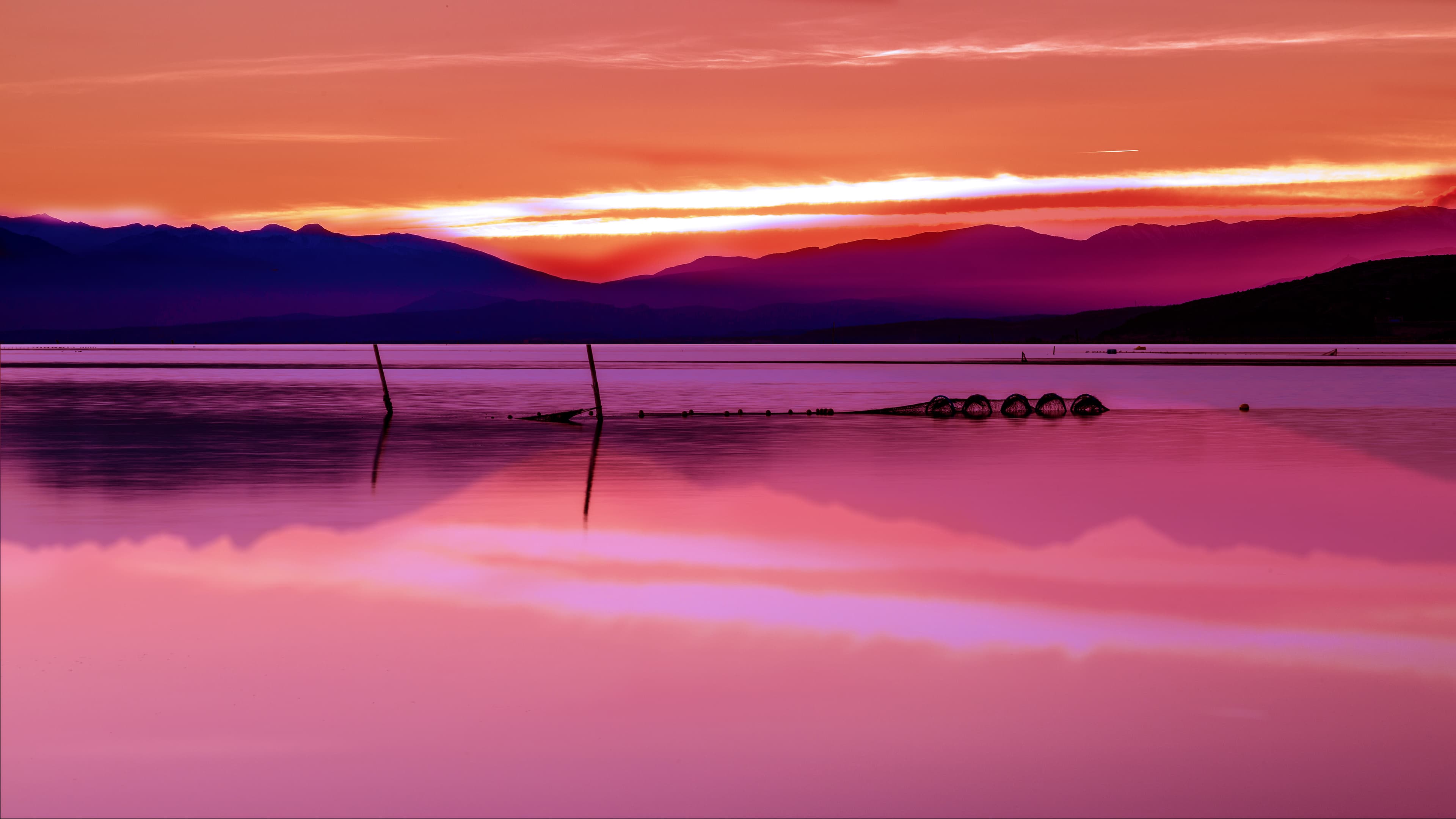 Le Canigou au coucher du soleil derrière l’étang de Leucate